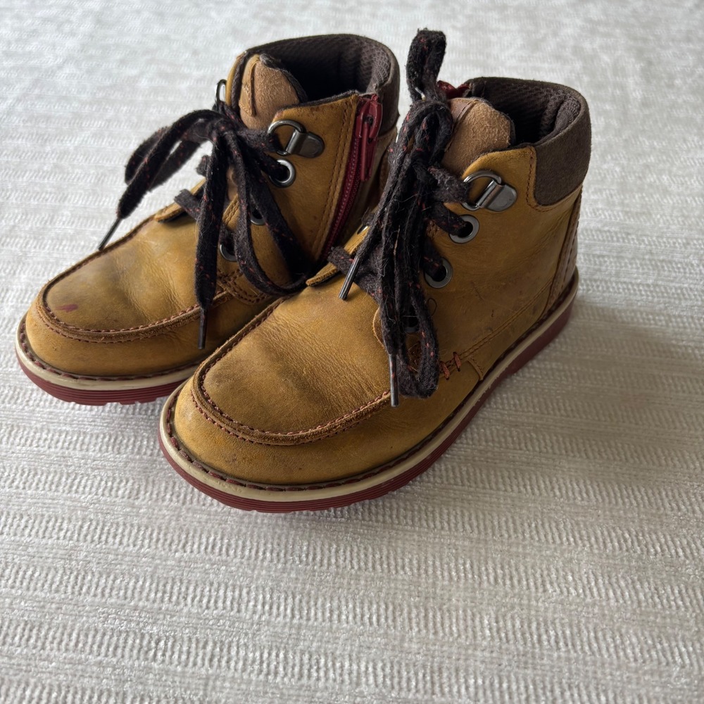 Clarks Kids Tan Leather Moc Toe Ankle Boots Side Zip Brown Red Sole Size 8 W